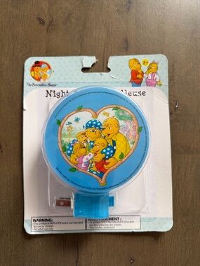 Blue The Berenstain Bears LED Night Light w/ Manuel On/Off Switch NEW In Package